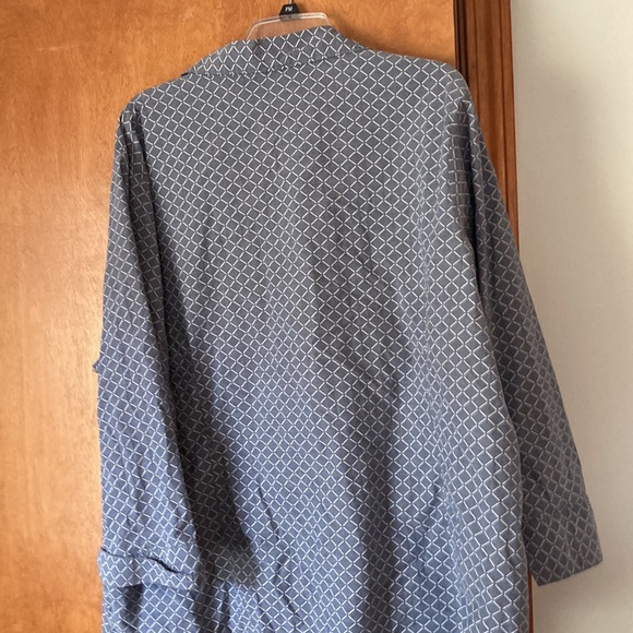 Women’s Button Down Blouse , size 3X - Picture 2 of 3